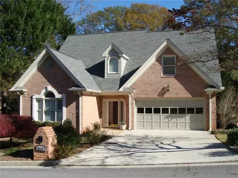 2813 Livsey Woods Dr, Tucker, GA 30084
