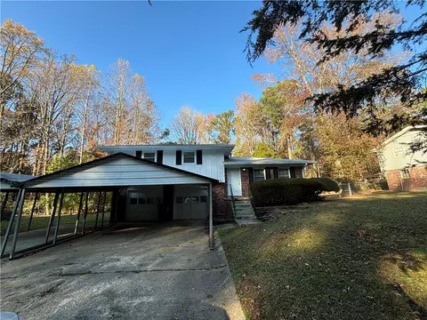 5423 Pine Valley Dr, Union City, GA 30291