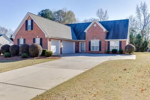 243 Blue Grass Dr, Jefferson, GA 30549