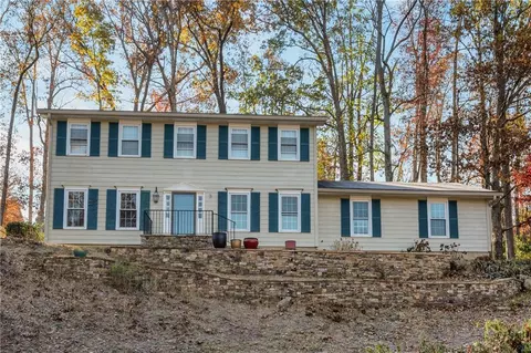 5440 Tally Green Dr, Marietta, GA 30068