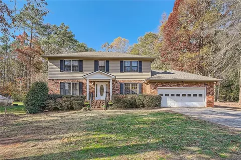 9031 Par Dr, Douglasville, GA 30134