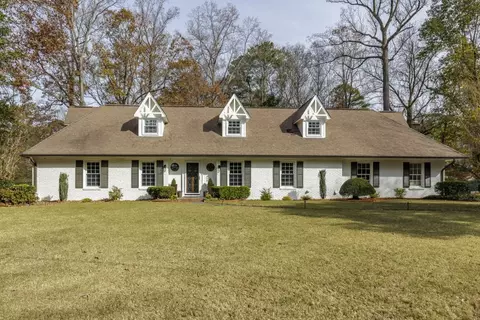 1726 Houghton Ct S, Dunwoody, GA 30338