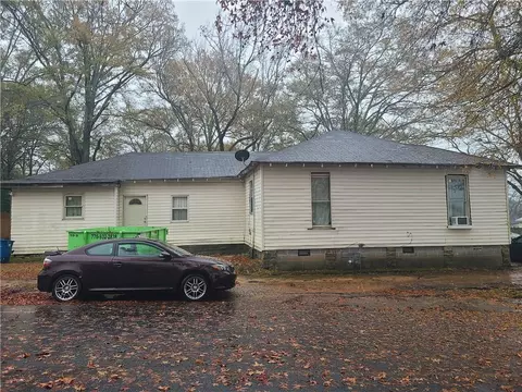 88 E Stephens St, Winder, GA 30680 photo 2