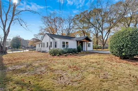 600 Mozley Dr SE, Smyrna, GA 30080