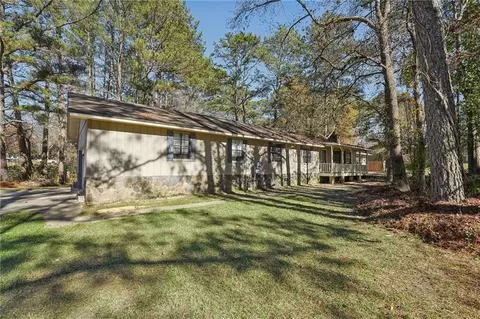 195 Valley View Dr, Tyrone, GA 30290