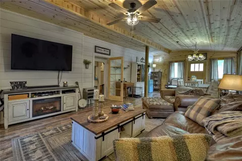 2022 4th St, Ellijay, GA 30540