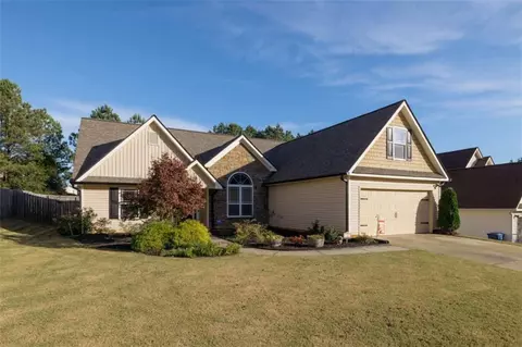 32 Lighthouse Dr, Winder, GA 30680