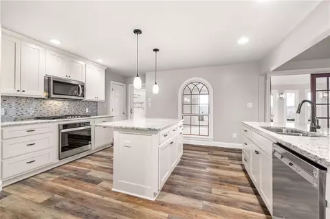 Kitchen - 415 Ginger Trl, Demorest, GA 30535 photo 6 of 10