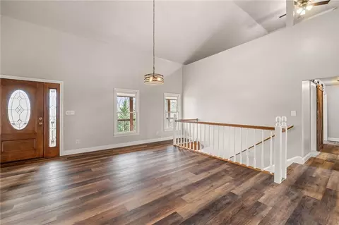 Living - 415 Ginger Trl, Demorest, GA 30535 photo 2 of 13