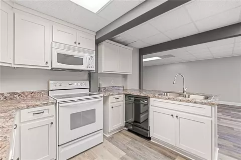 Kitchen - 415 Ginger Trl, Demorest, GA 30535 photo 10 of 10