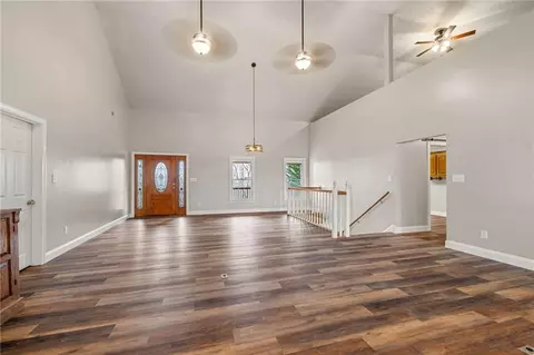 Living - 415 Ginger Trl, Demorest, GA 30535 photo 6 of 13