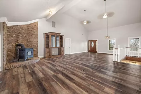 Living - 415 Ginger Trl, Demorest, GA 30535 photo 3 of 13