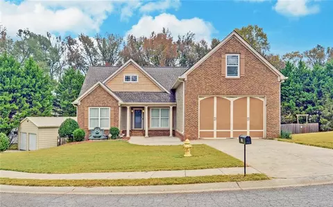 131 Hampton Dr, Jefferson, GA 30549