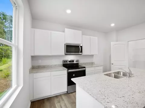 8250 Castleton Dr, Fairburn, GA 30213 photo 6