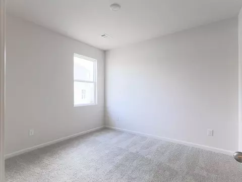 8246 Castleton Dr, Fairburn, GA 30213 photo 4