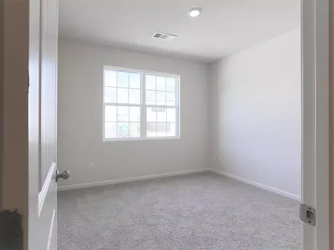 8246 Castleton Dr, Fairburn, GA 30213 photo 2