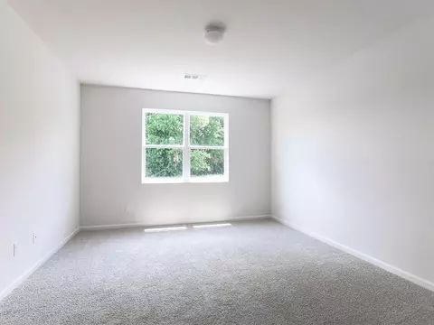 8246 Castleton Dr, Fairburn, GA 30213 photo 9