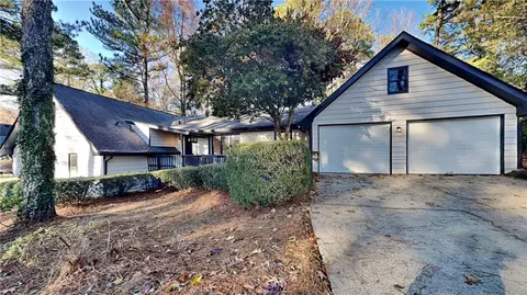 5768 Albans Cir, Lithonia, GA 30058