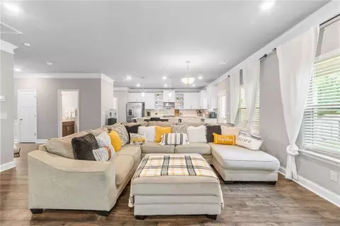 1747 Castleberry Ln, Buford, GA 30518