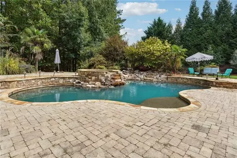 Exterior - 16580 Quayside Dr, Milton, GA 30004 photo 3 of 10