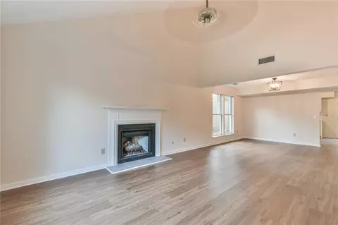 4021 E Meadow Dr, Duluth, GA 30096 photo 9
