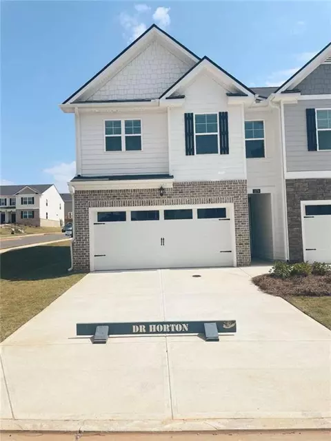 1070 Cades Walk, Lawrenceville, GA 30045