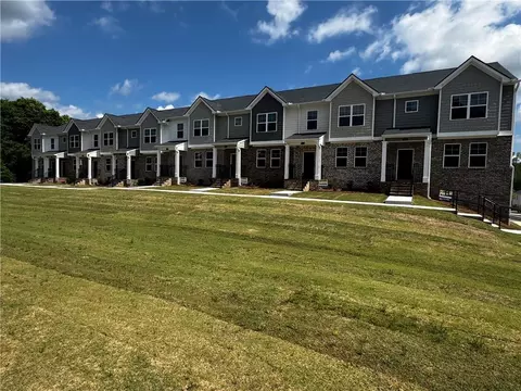 1009 Cades Walk, Lawrenceville, GA 30045