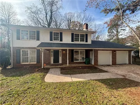 517 Fond Du Lac Dr, Stone Mountain, GA 30088