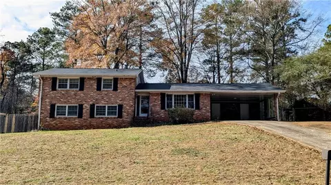 578 Doyal Mills Ct, Stone Mountain, GA 30083