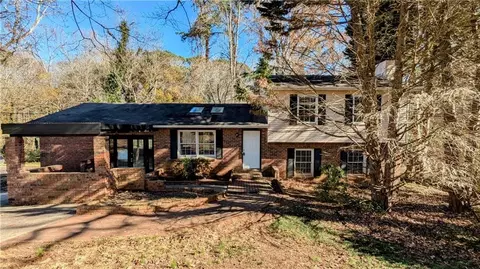 524 Barbashela Dr, Stone Mountain, GA 30088
