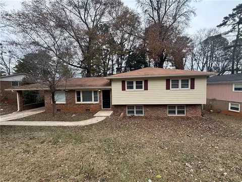 847 Needle Rock Dr, Stone Mountain, GA 30083