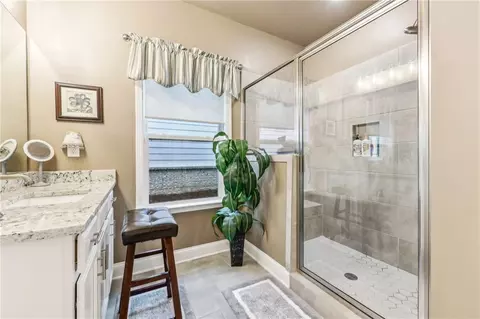 Bath - 595 Everton Pl, Grayson, GA 30017 photo 2 of 4