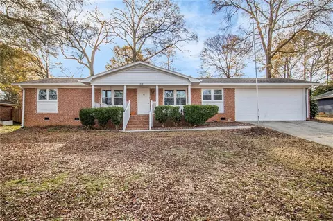 109 Robinhood Dr, Newnan, GA 30263