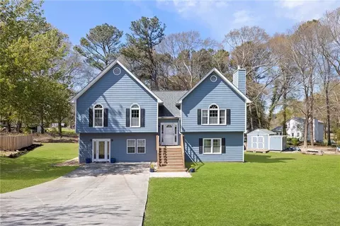 2100 Meadow View Ct, Grayson, GA 30017