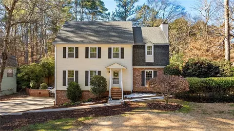 9735 Hillside Dr, Roswell, GA 30076