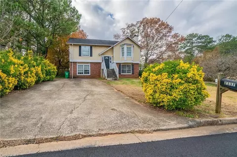 2337 Deep Shoals Cir, Decatur, GA 30034