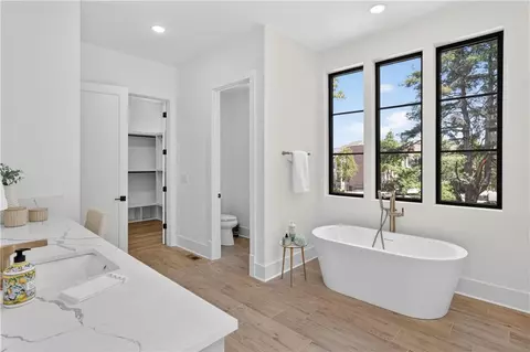 Bath - 174 Devore Rd, Alpharetta, GA 30009 photo 1 of 8