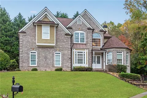 2055 Misty Oaks Dr, Buford, GA 30519