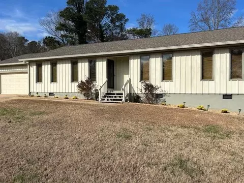 3324 Montgomery Dr, Gainesville, GA 30504