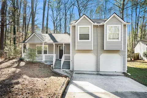 5063 S Woodbridge Trl, Stone Mountain, GA 30088
