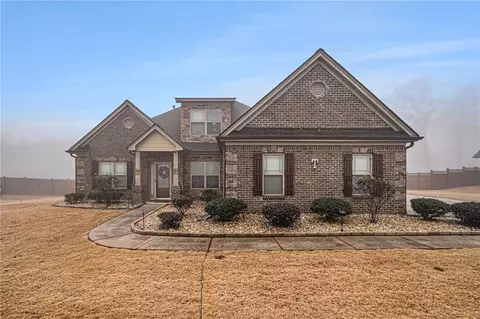 121 Shimmering Waters Ln, Fayetteville, GA 30214