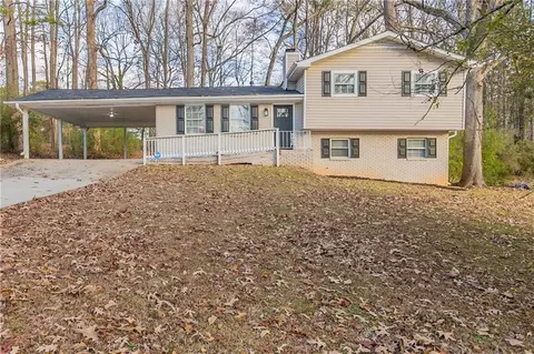 6206 Prince Ct, Douglasville, GA 30135
