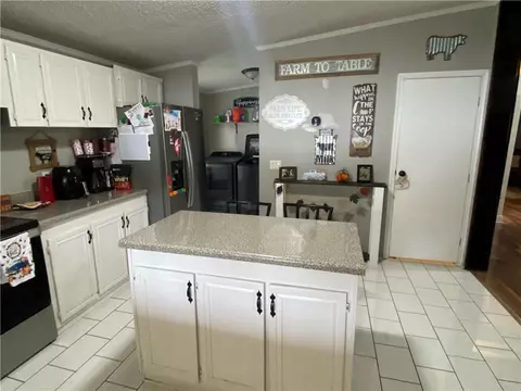 Kitchen - 284 Baker Cir SE, Calhoun, GA 30701 photo 2 of 2