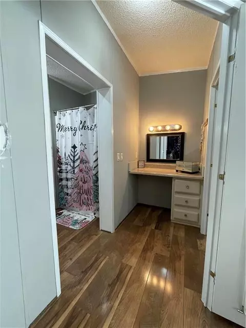 Bath - 284 Baker Cir SE, Calhoun, GA 30701 photo 1 of 3