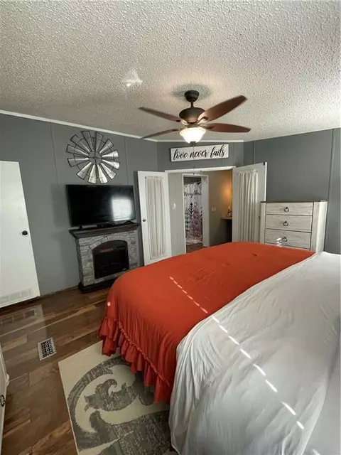 Bedroom - 284 Baker Cir SE, Calhoun, GA 30701 photo 2 of 4
