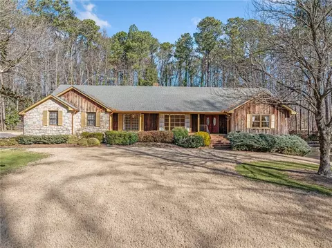 400 Hollyberry Dr, Roswell, GA 30076