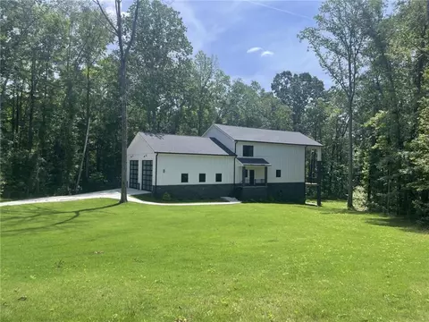 221 Dragonfly Cv, Toccoa, GA 30577