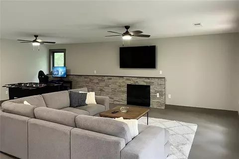 Living - 221 Dragonfly Cv, Toccoa, GA 30577 photo 1 of 2