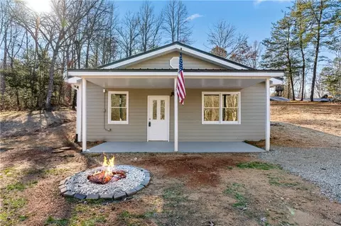 317 Cool Springs Cir, Clarkesville, GA 30523
