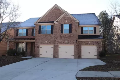 8178 Lochley Dr, Fairburn, GA 30213